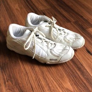 Kaepa cheer shoes size 6